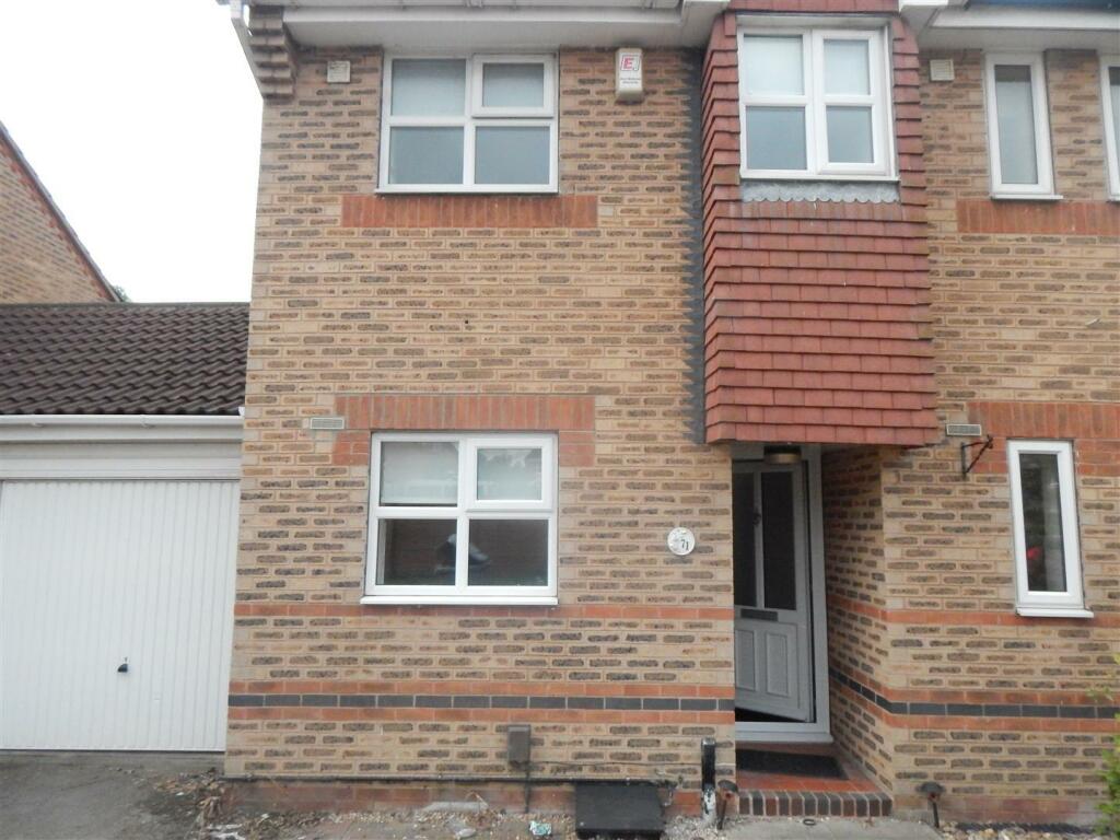 2 bedroom terraced house for rent in Worthington Road, Balderton