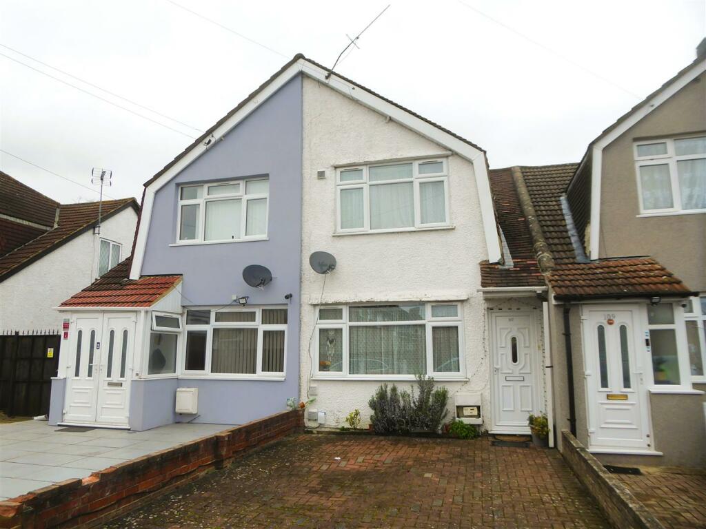 2 bedroom semidetached house for sale in Saunton Avenue, Harlington, UB3