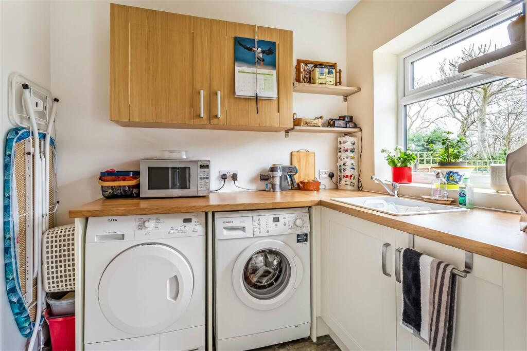 4 bedroom detached house for sale in Harvest Hill, East Grinstead, RH19