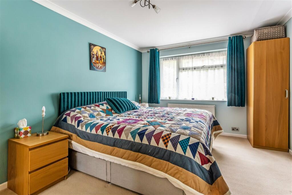 4 bedroom detached house for sale in Harvest Hill, East Grinstead, RH19