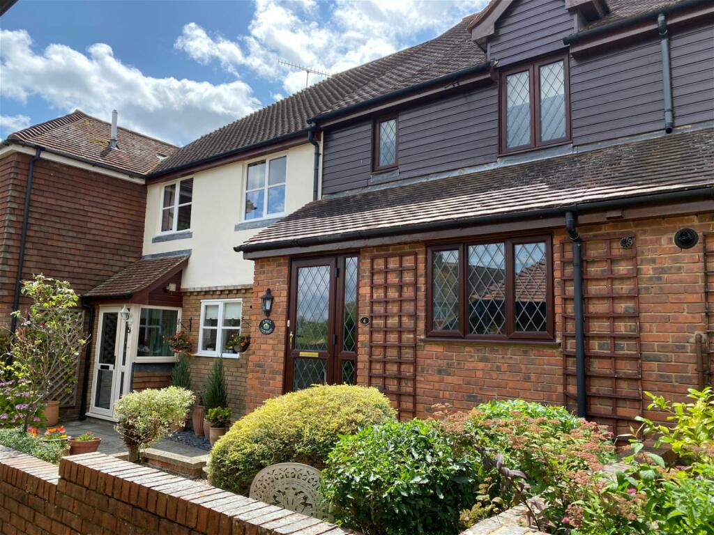 2 bedroom mews property for sale in Cowden, Kent/Surrey border, TN8