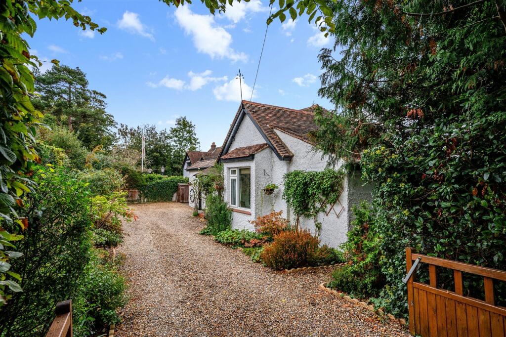 3 bedroom detached bungalow for sale in Eastbourne Road, Blindley Heath