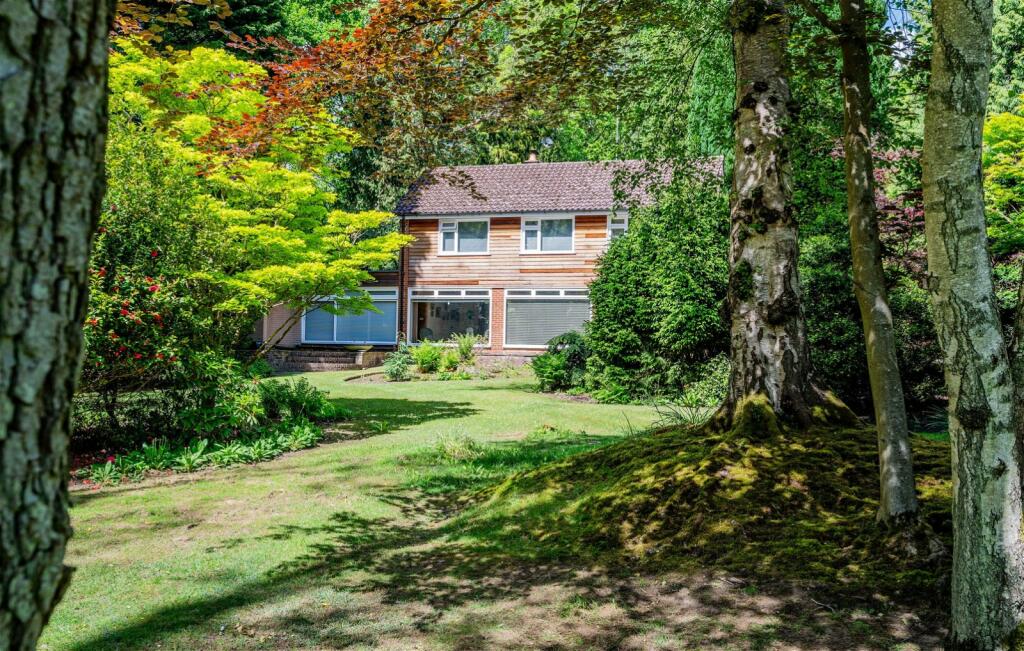 4 bedroom detached house for sale in Dormans Park, West Sussex