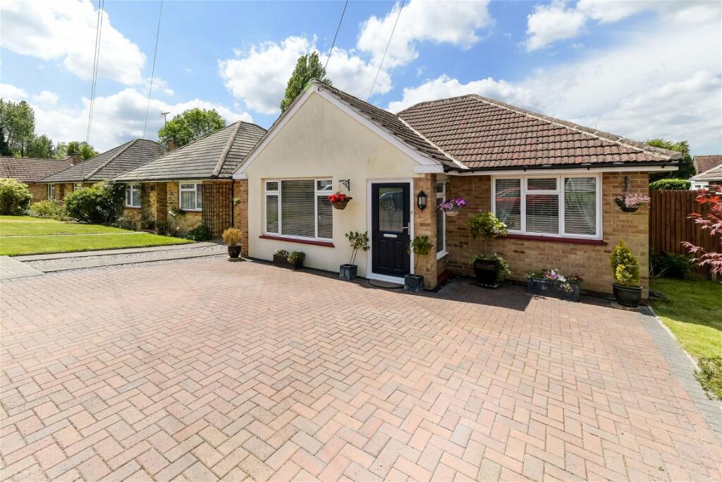 2 bedroom detached bungalow for sale in Dormans Close, Dormansland