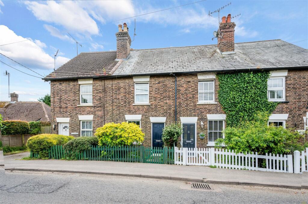 2 bedroom semidetached house for sale in Newchapel Road, Lingfield