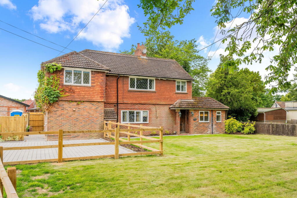 Main image of property: Tandridge Lane, Lingfield, RH7 6LL