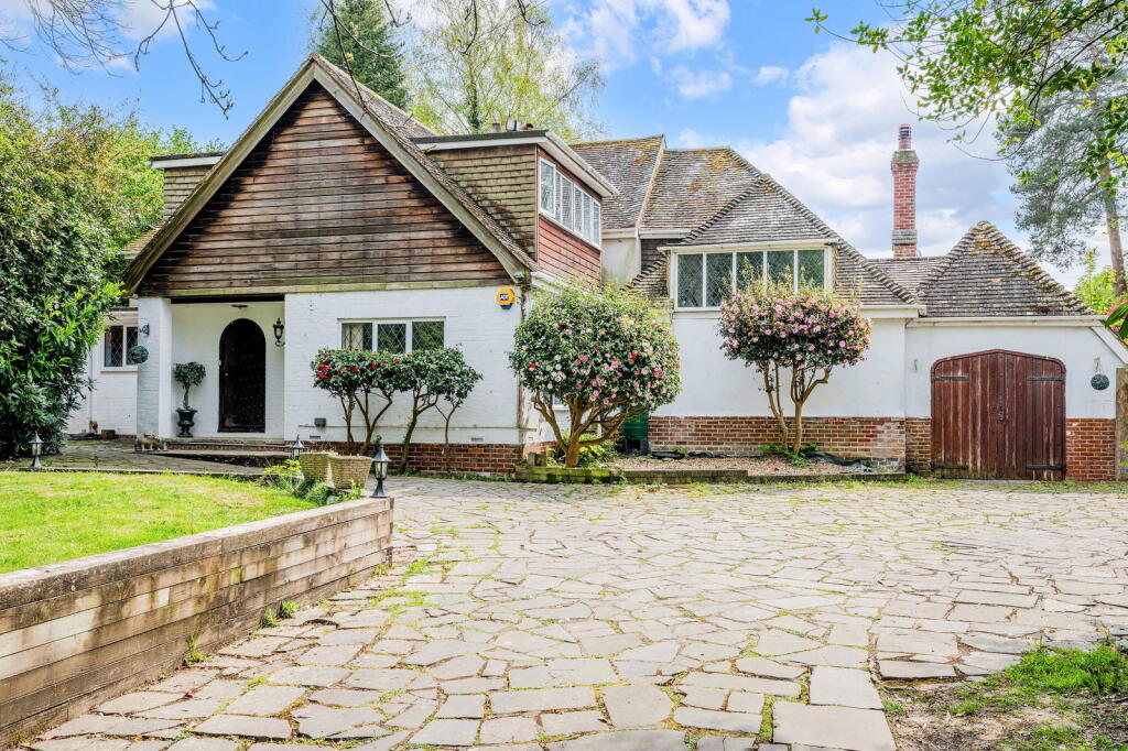 Main image of property: Twitten Lane, Felbridge, East Grinstead, RH19 2NZ