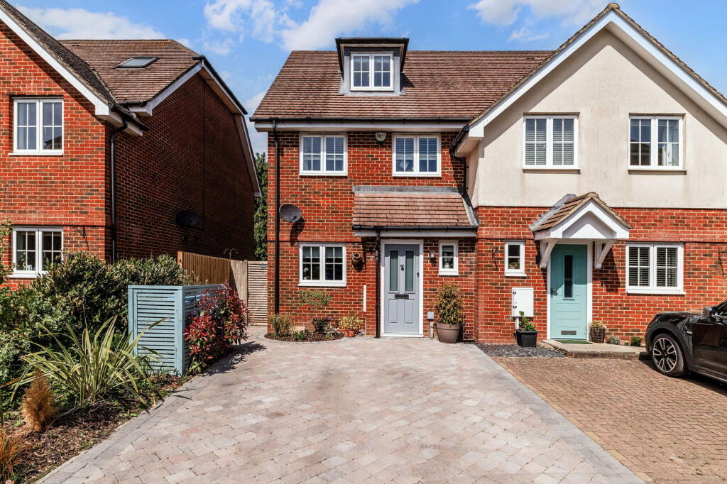 Main image of property: Little Stanford Close , Lingfield, Lingfield, Surrey, RH7 6GL