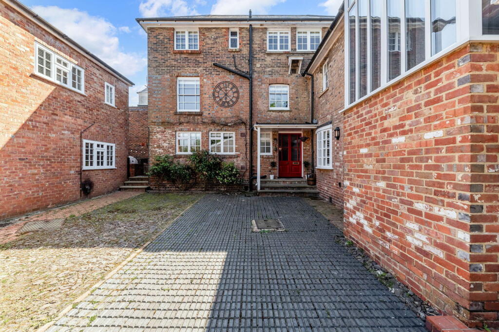 Main image of property: High Street, Dormansland, Dormansland, RH7 6NN