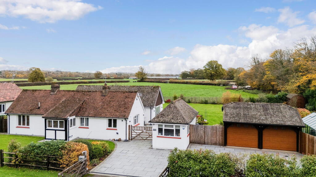 Main image of property: Tandridge Lane, Lingfield, RH7 6LL