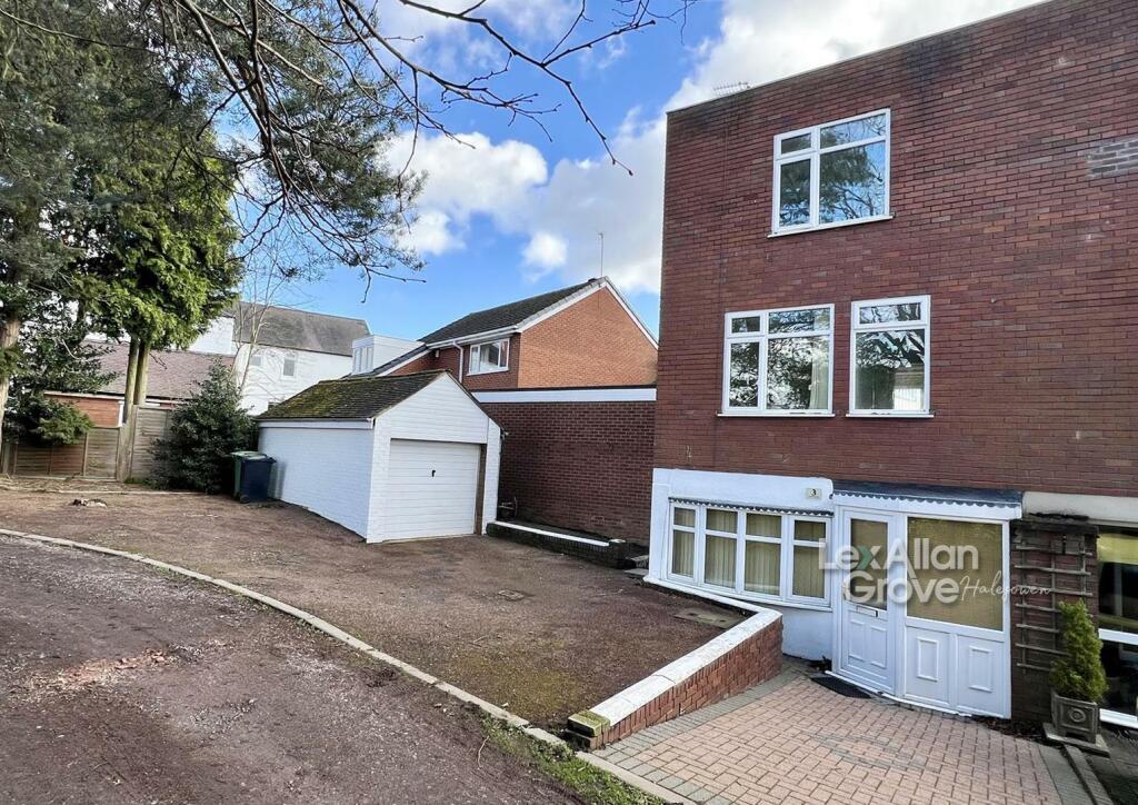 3 bedroom town house for sale in Hagley Road, Halesowen, B63