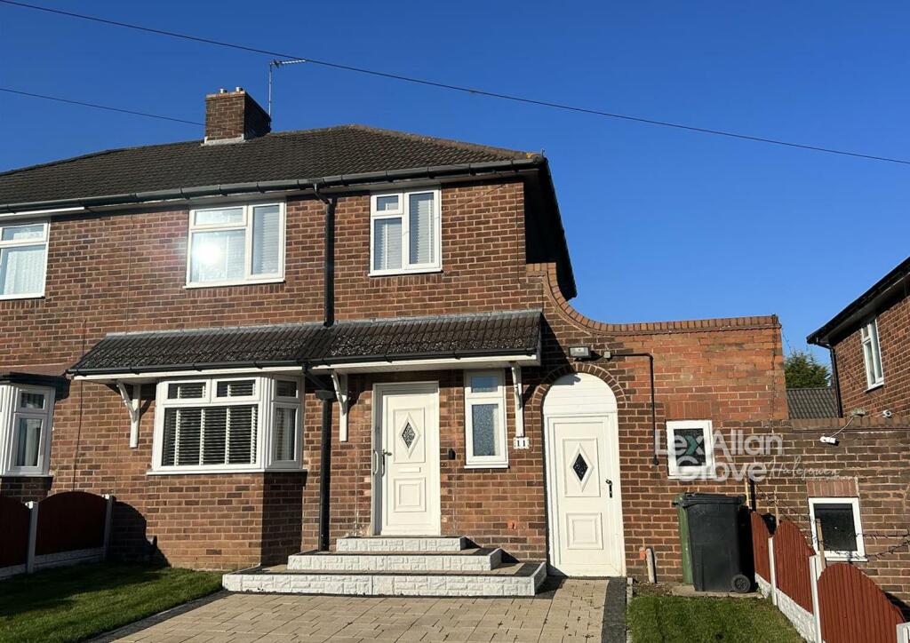 3 bedroom semidetached house for sale in Fatherless Barn Crescent