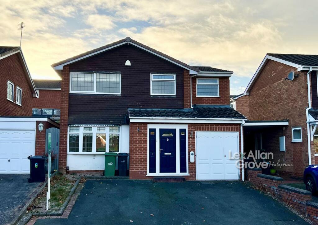 4 bedroom detached house for sale in Ainsdale Gardens, Halesowen, B63