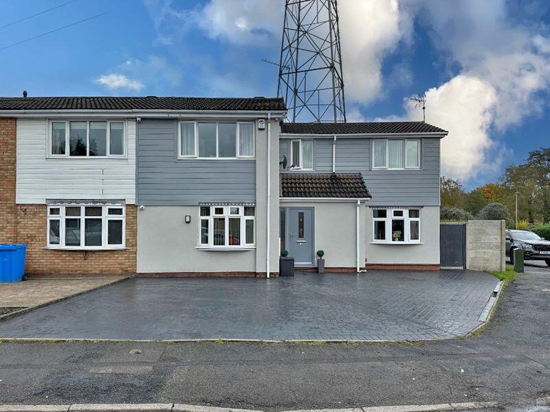 3 bedroom semidetached house for sale in Valley Way, WOMBOURNE, WV5