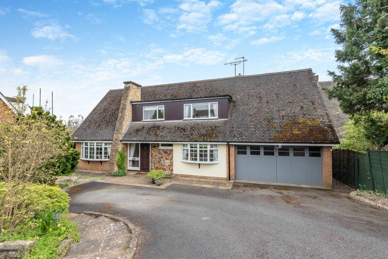 5 bedroom detached house for sale in Oak Drive, SEISDON, WV5