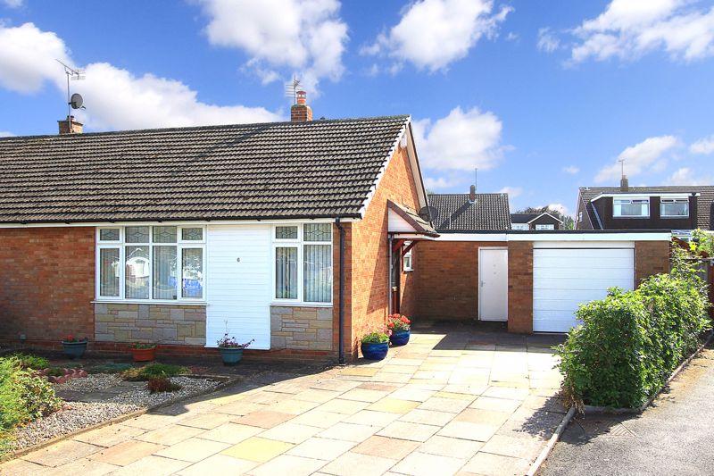 2 bedroom semidetached bungalow for sale in WOMBOURNE, Blakeley Heath Drive, WV5