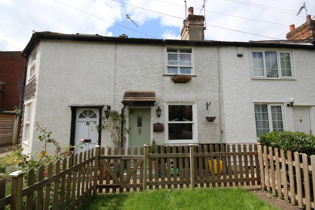 2 bedroom cottage for rent in Clifton Terrace, Ingatestone, Essex, CM4