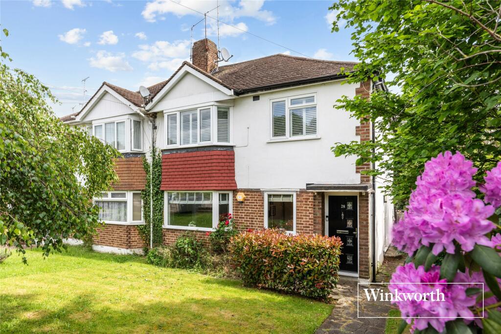 2 bedroom ground floor flat for sale in Meadway Close, New EN5