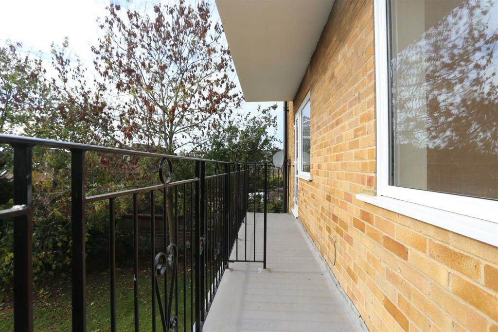 2 bedroom flat for rent in Harrington Road, Brighton, BN1