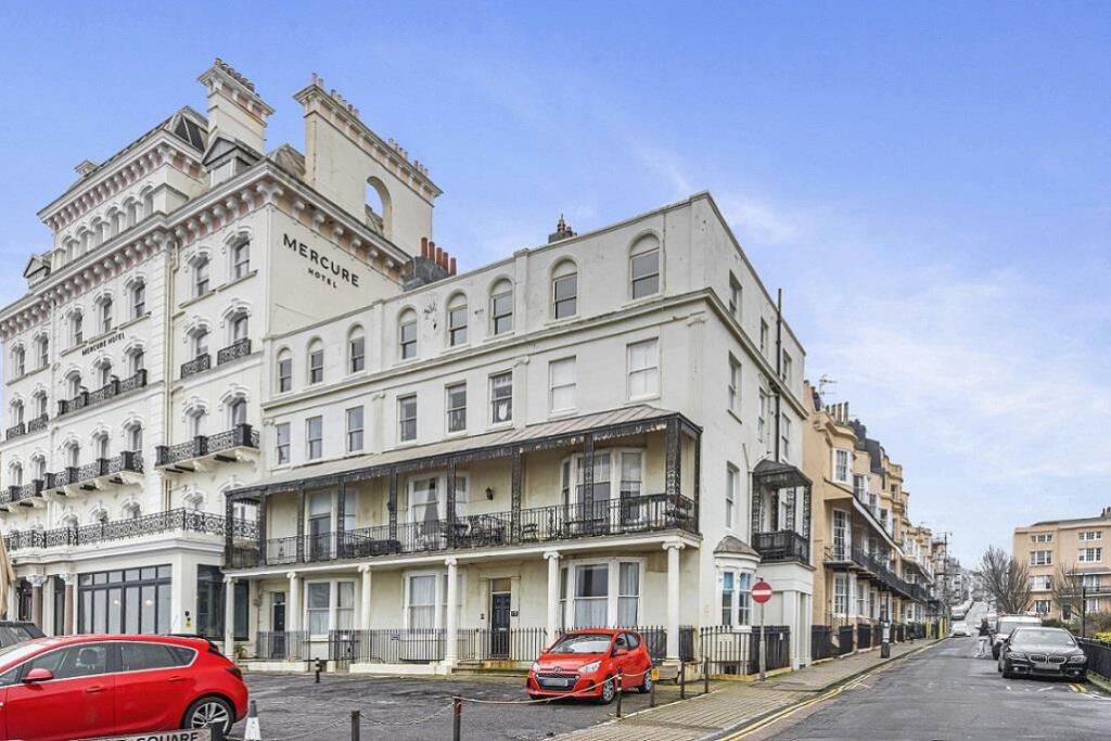 Studio flat for rent in Kings Road, Brighton, East Sussex, BN1