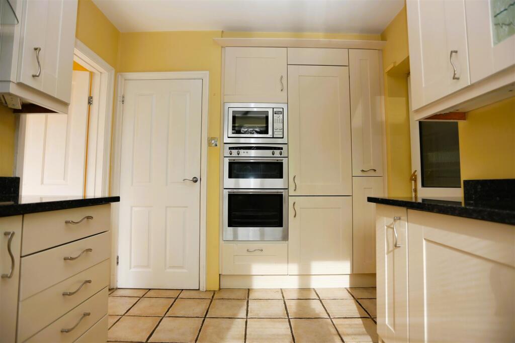 Additional property image - Ash Close, Hove