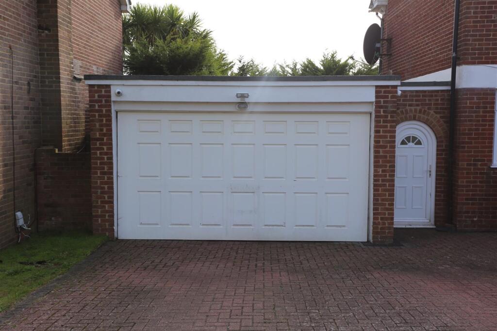Additional property image - Ash Close, Hove