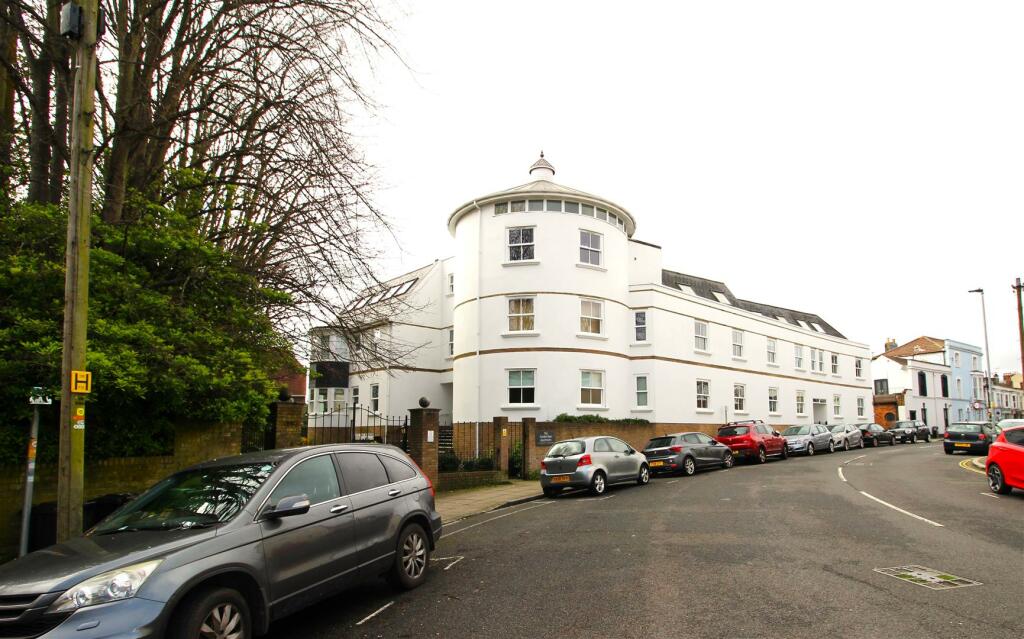 2 bedroom apartment for sale in St. Vincent Road, Southsea, PO5