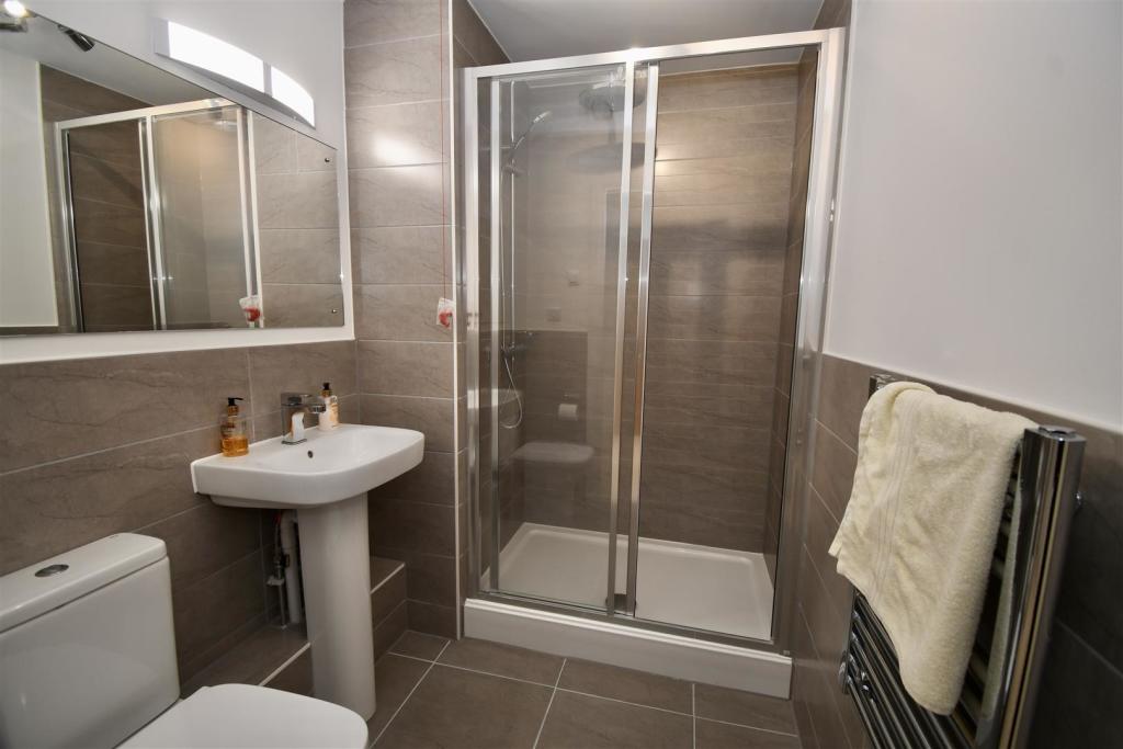 2 bedroom retirement property for sale in Godalming Virtual Tour