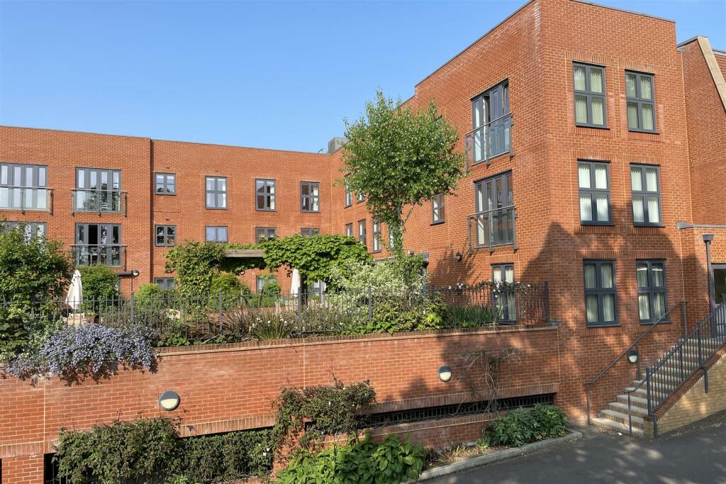 2 bedroom retirement property for sale in Godalming Exclusive