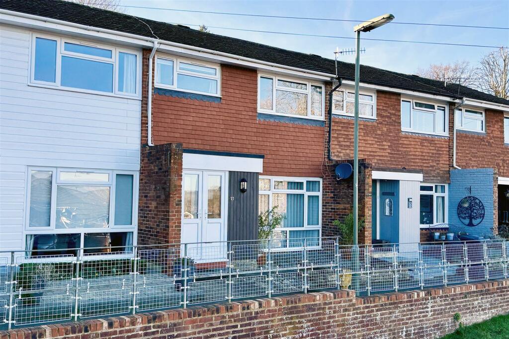 3 bedroom terraced house for sale in With Garage, GU7