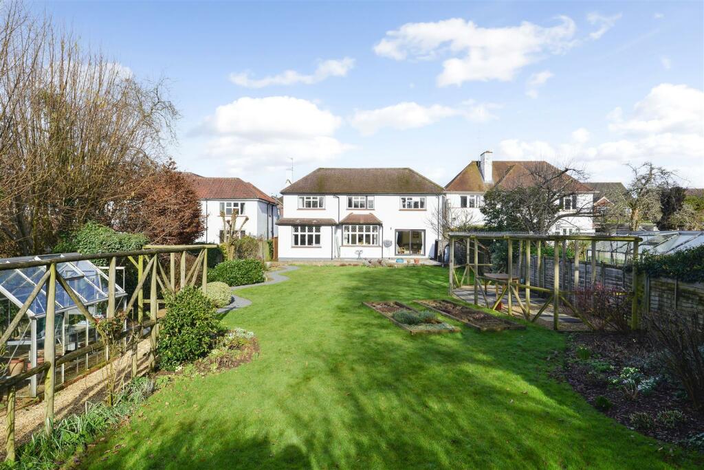 4 bedroom detached house for sale in Busbridge Godalming, GU7