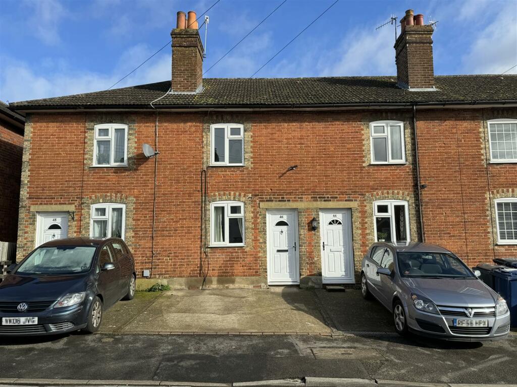 2 bedroom terraced house for sale in GU7