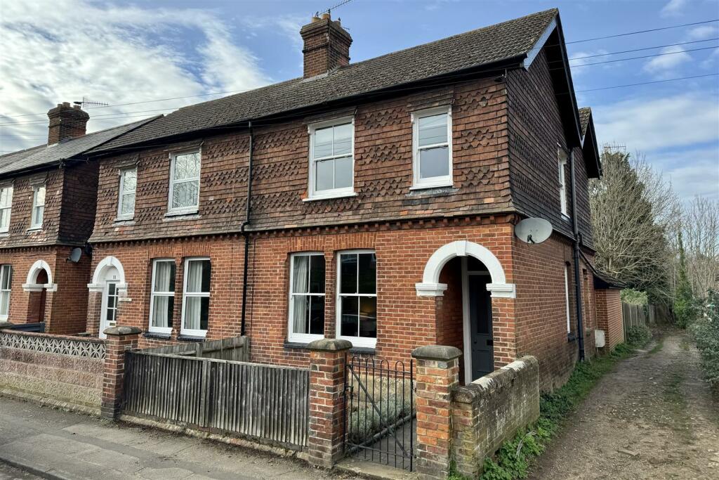 4 bedroom semidetached house for sale in Godalming, GU7