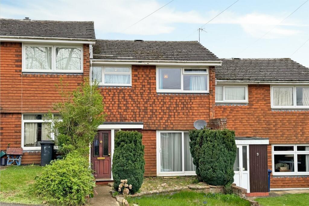3 bedroom terraced house for sale in No Onward Chain, GU7