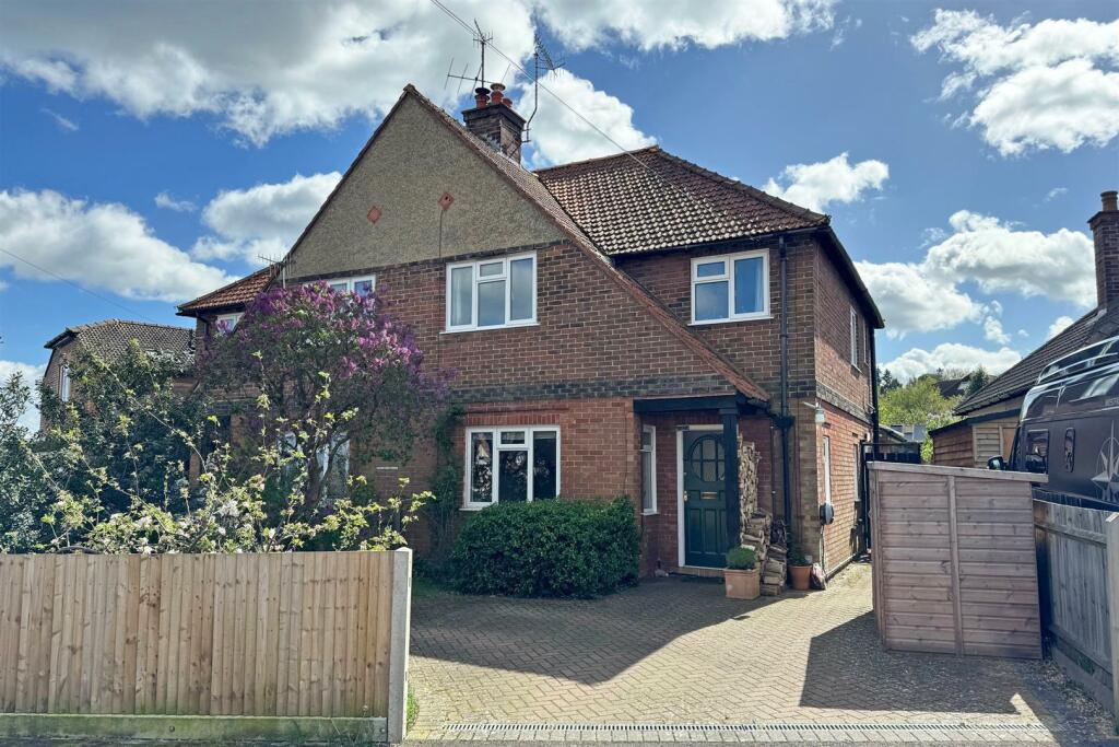 3 bedroom semidetached house for sale in GU7