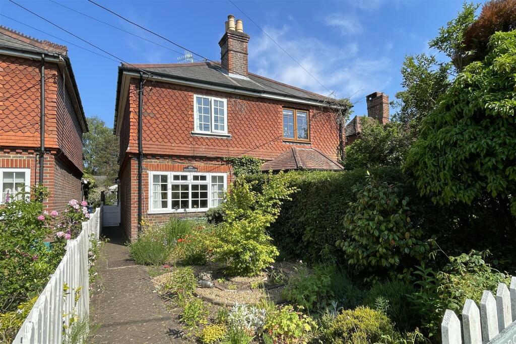 3 bedroom semidetached house for sale in Elstead, GU8