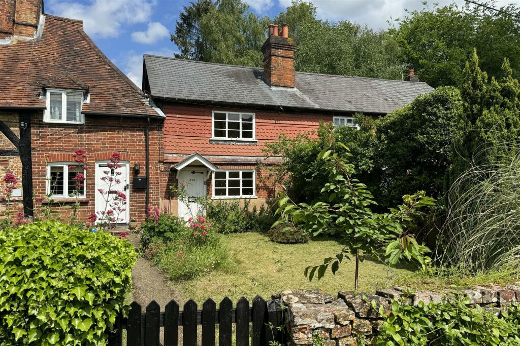 3 bedroom terraced house for sale in Godalming, GU7