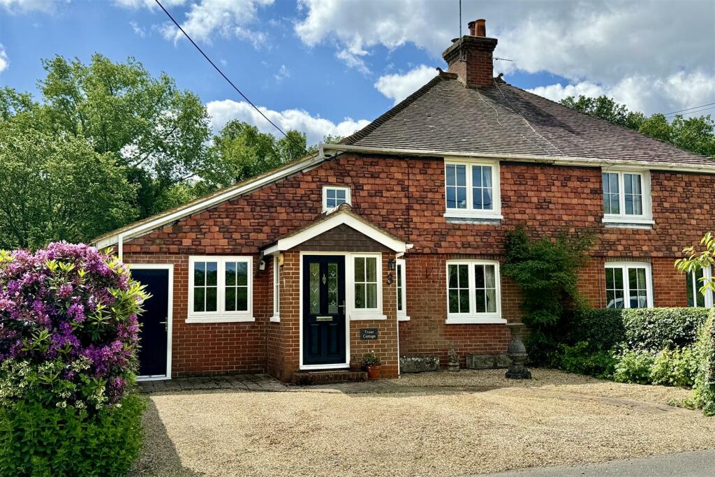 3 bedroom semidetached house for sale in Chiddingfold, GU8