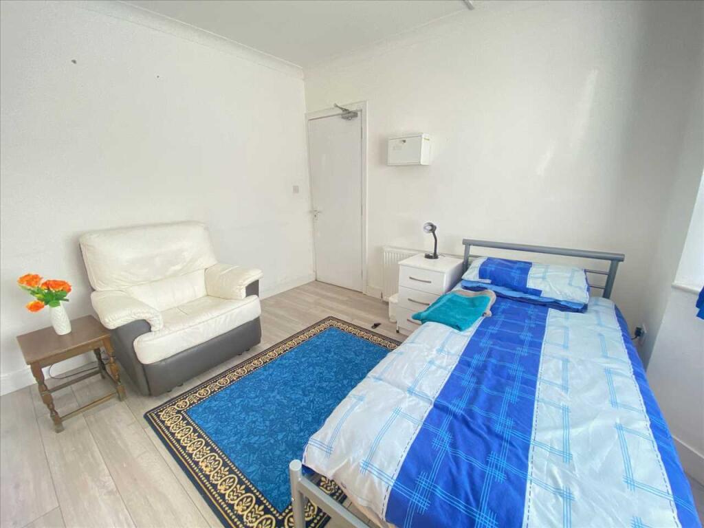 Main image of property: Hill Rise, Greenford, Greenford