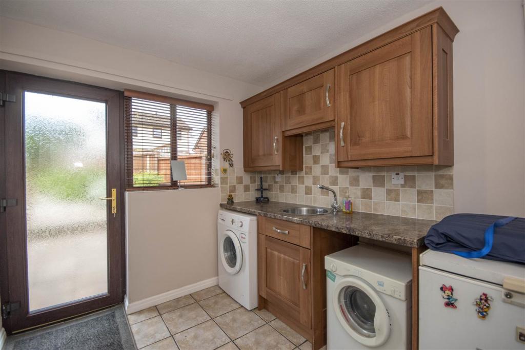 3 bedroom detached house for sale in Smale Rise, Oswestry, SY11