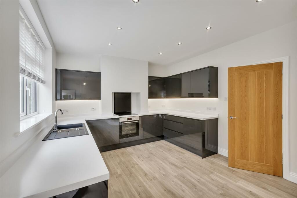 2 bedroom semidetached bungalow for sale in Whittington Road, Gobowen