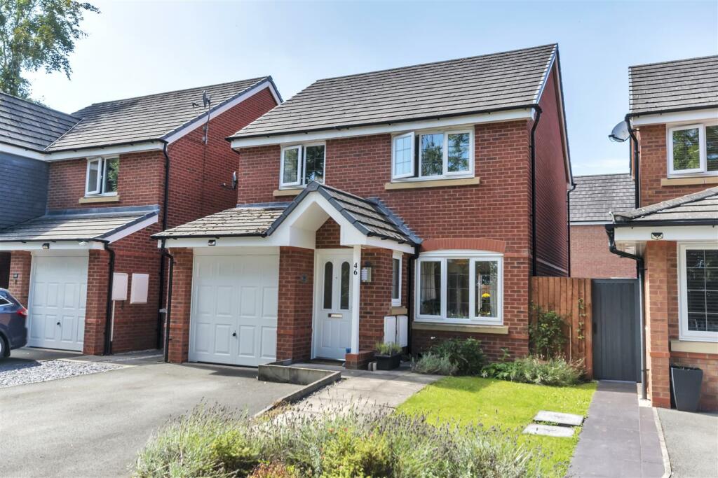 3 bedroom detached house for sale in Heritage Way, Llanymynech, SY22