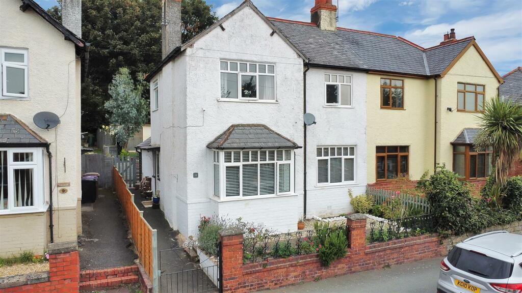 3 bedroom semidetached house for sale in Wats Drive, Oswestry, SY11