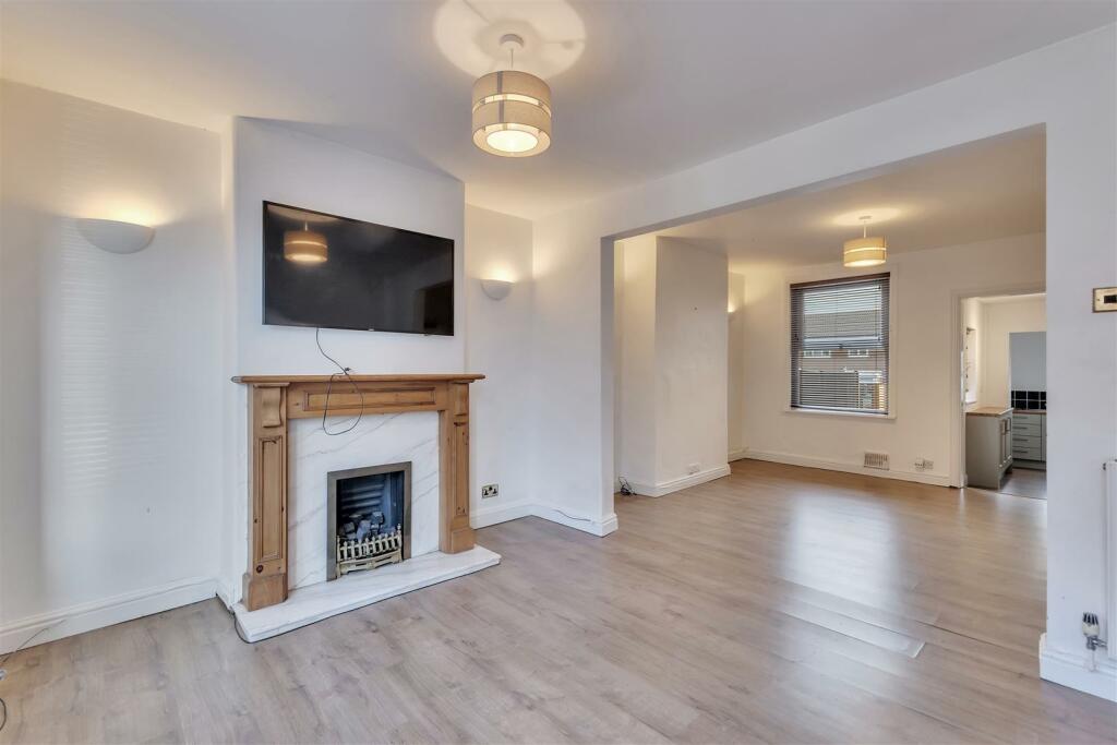2 bedroom terraced house for sale in Llwyn Road, Oswestry, SY11