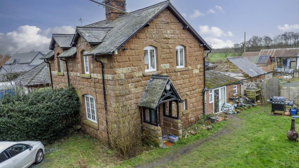 2 bedroom semidetached house for sale in Chapel Lane, Knockin Heath