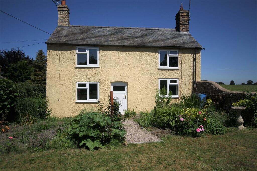 2 bedroom detached house for sale in Crickheath, Oswestry, SY10