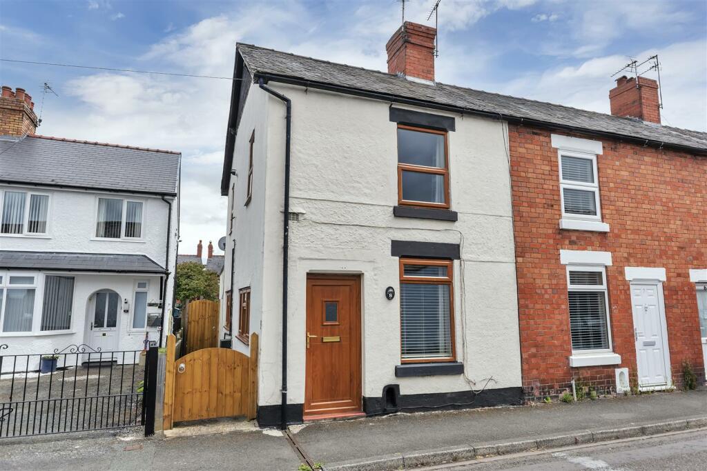 2 bedroom end of terrace house for sale in Old St. Martins Road