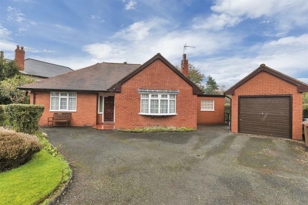 2 bedroom detached bungalow for sale in Chirk Road, Gobowen, Oswestry, SY11