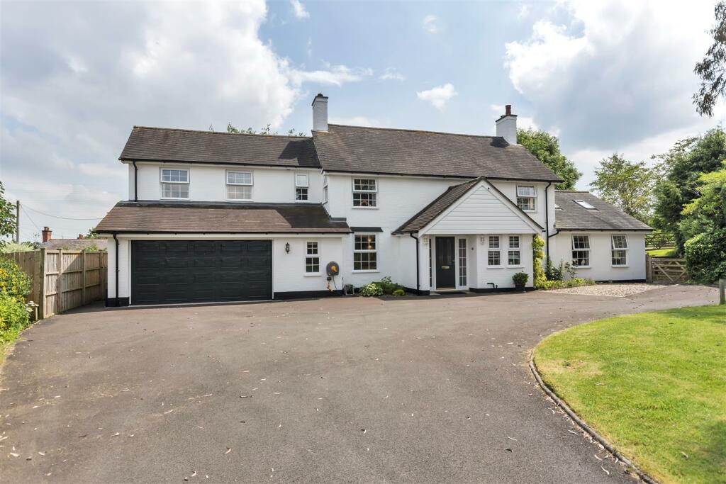 4 bedroom detached house for sale in Gobowen, Oswestry, SY10
