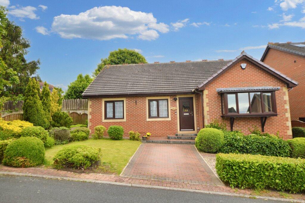 4 bedroom bungalow for sale in Oakhall Park, Crigglestone, Wakefield